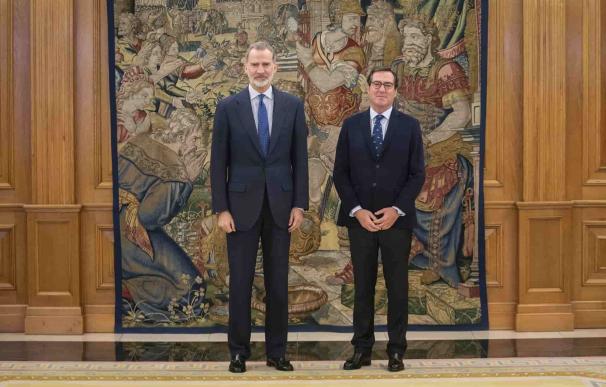 El Rey Felipe VI recibe al presidente de la CEOE, Antonio Garamendi