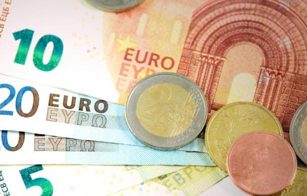 Billetes y monedas de euros.