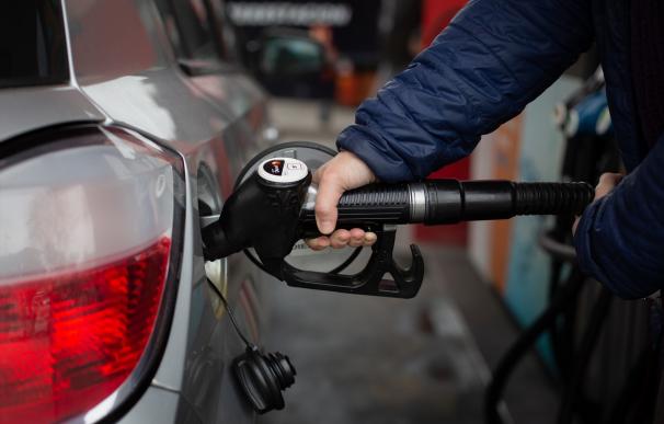 La gasolina y el gasóleo son un 18 % y un 15 % más caros que al inicio de año