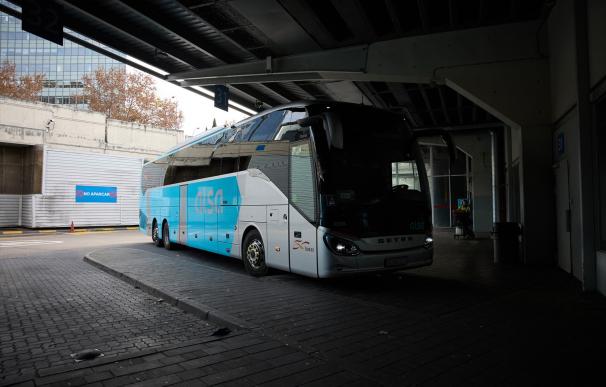 Un autobús en la estación de autobuses de Méndez Álvaro, a 30 de diciembre de 2022, en Madrid (España).