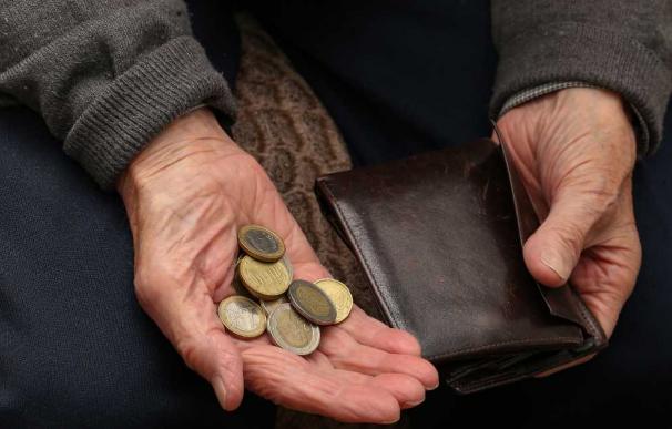 La pensión no contributiva no llega ni a la mitad del salario mínimo en España