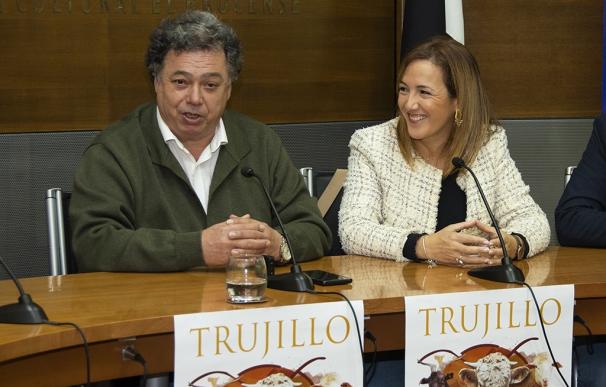 El alcalde de Trujillo, José Antonio Redondo, y la diputada de Agricultura y Ganadería de la Diputación de Cáceres, Elisabeth Martín