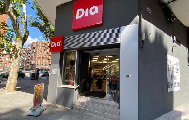 La venta de 235 supermercados de DIA a Alcampo es autorizada por la CNMC.