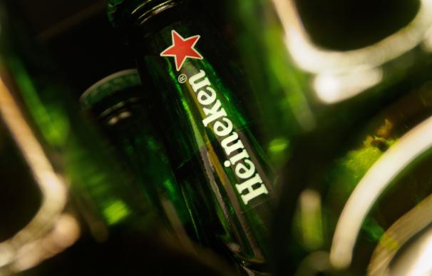 Heineken pide perdón por incrementar su actividad en Rusia durante la guerra.
