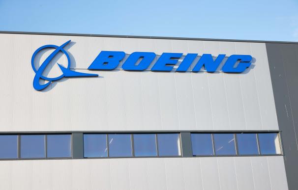 El CEO de Boeing perderá una prima de 6,6 millones por el retraso de un avión.