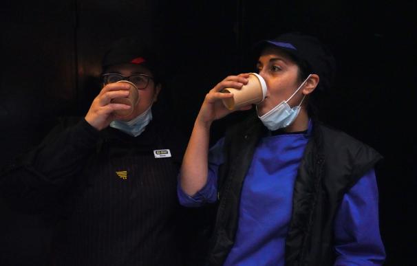 El Supremo apoya que los trabajadores fichen para salir a fumar o a tomar café.