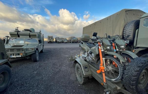 Vehículos y material militar en la Base General Alemán Ramirez, en Las Palmas de Gran Canaria