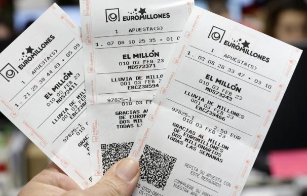 Diferentes tickets para los sorteos del Euromillones.