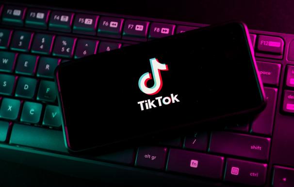 EE.UU. amenaza con prohibir TikTok si su matriz china no distribuye acciones