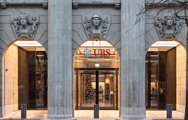 Puerta de entrada a la sede UBS en Zurich.