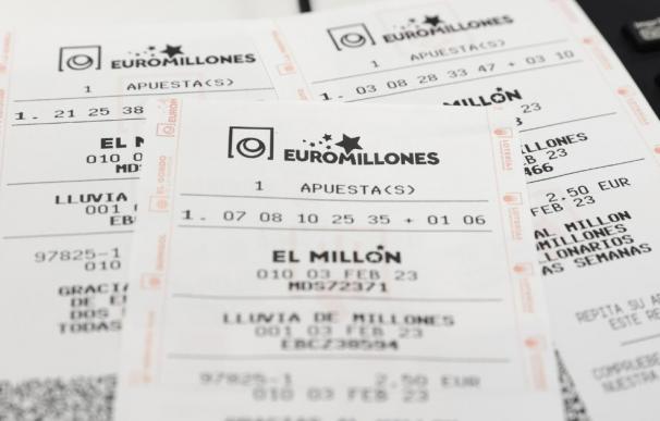Varios boletos de Euromillones para un sorteo especial.