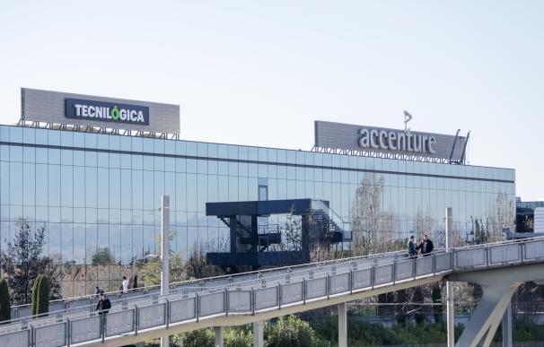 Accenture asegura a los sindicatos que los despidos afectarán a la plantilla de España.