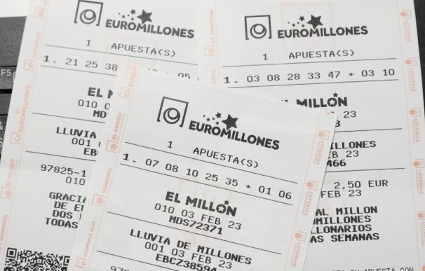 Combinaciones de tres boletos del Euromillones.