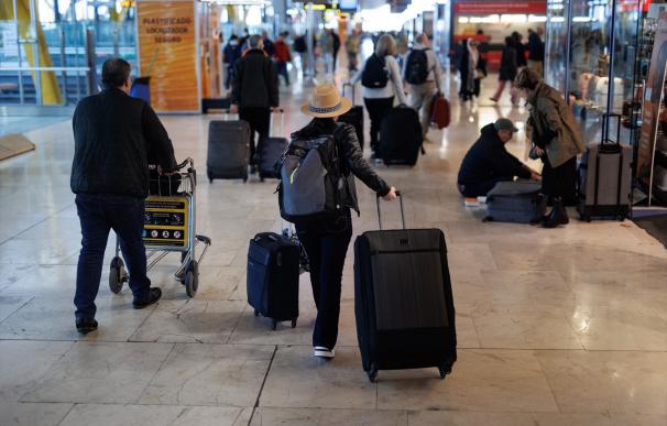 El transporte aéreo aumenta un 33% en febrero y supera los 3 millones de viajeros
