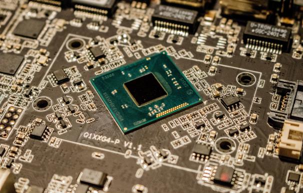 El fabricante de máquinas de chips ASML factura el doble pese a los modelos chinos