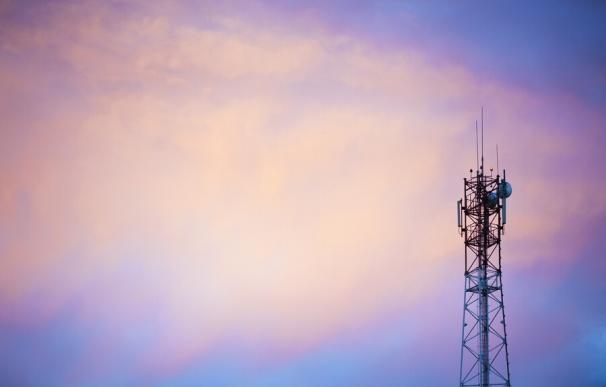La CNMC propone que las grandes telecos den acceso a la red 5G a otros operadores