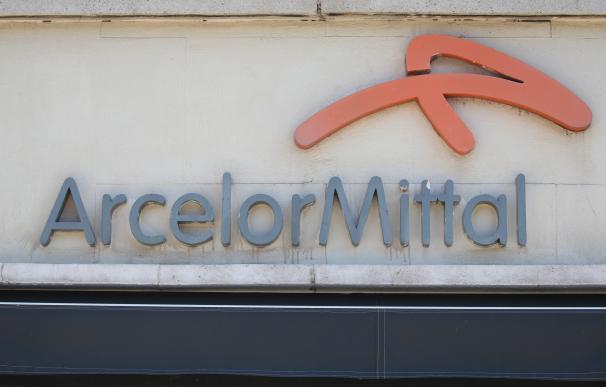 ArcelorMittal alza su propuesta salarial pero sigue sin convencer a los sindicatos.