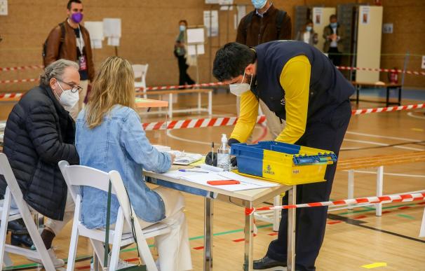 ¿Cómo votar por correo?: Desde España, desde el extranjero o incluso desde el mar