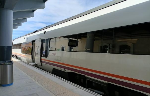 El número de pasajeros por ferrocarril de media distancia crece un 76,4% en marzo