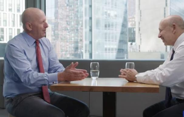 David Solomon, actual CEO de Goldman Sachs, con su predecesor Lloyd Blankfein.