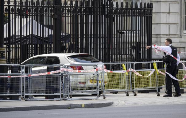 Accidente contra la verja de Downing Street