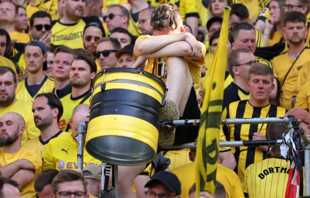 La afición del Borussia Dortmund, tras quedarse sin Bundesliga.