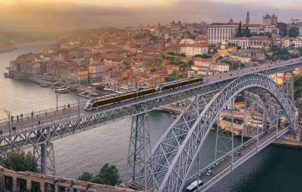 Portugal implanta un billete de tren para recorrer todo el país por 49 euros al mes