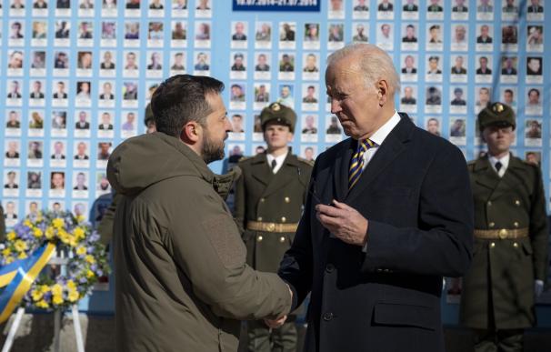 El presidente de EEUU, Joe Biden, junto a Volodymyr Zelensky.