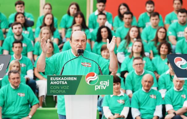 El presidente del PNV, Andoni Ortuzar, durante el cierre de campaña electoral en Bilbao