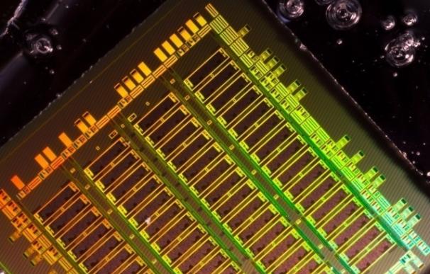 Investigadores integran componentes ópticos en diseños de chip convencionales