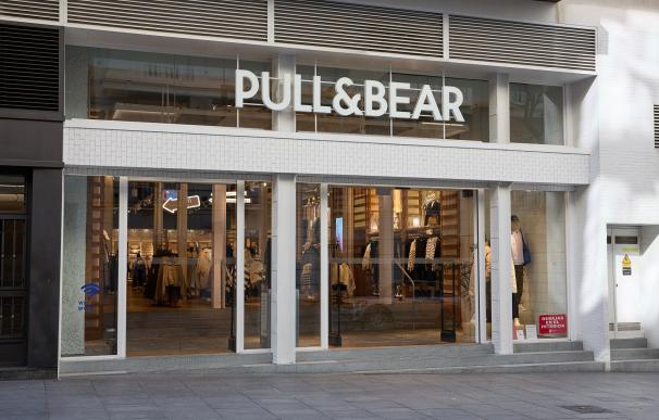 Fachada de Pull & Bear de Inditex en el distrito de Salamanca, a 25 de febrero de 2023, en Madrid (España).