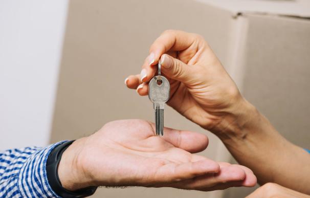 Cómo comprar tu primera vivienda sin avales: guía completa para el comprador primerizo