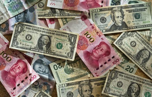 El dólar saca músculo frente a las divisas asiáticas y activa las alarmas en China