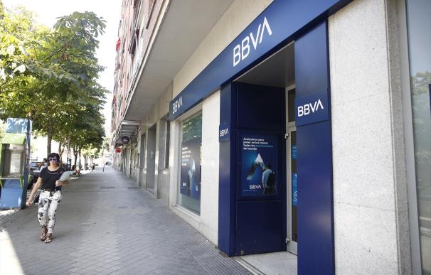 Los clientes de BBVA podrán ganar hasta 500 euros por invitar a amigos al banco