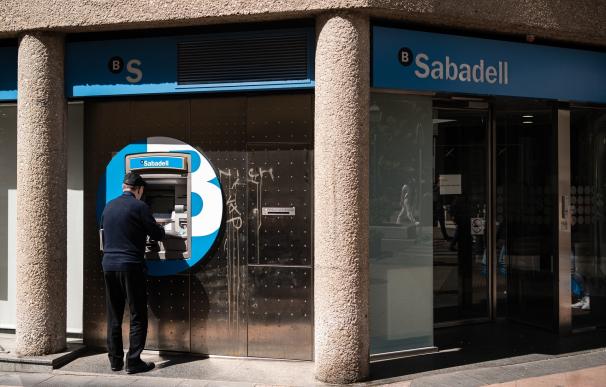Sabadell lanza una nueva oferta para ganar hasta 125 euros invitando a amigos
