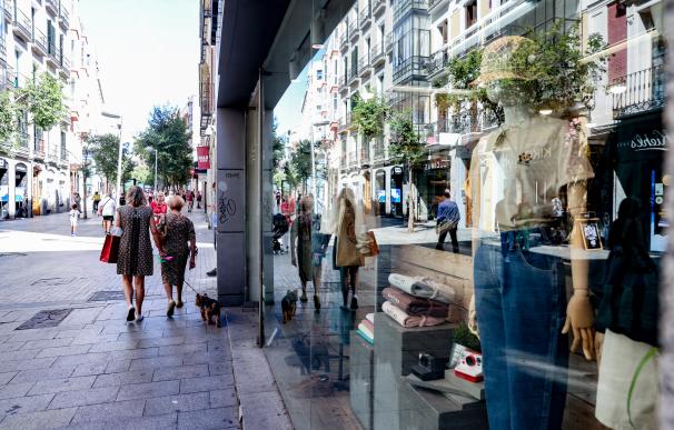Más de la mitad de los españoles espera no reducir su nivel de consumo a final de año