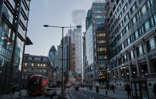 La City de Londres suprime el tope a los bonus de los banqueros diez años después