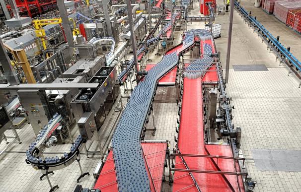 Fábrica de Coca-Cola Europacific Partners (CCEP) en Martorelles (Barcelona, Catalunya, España)