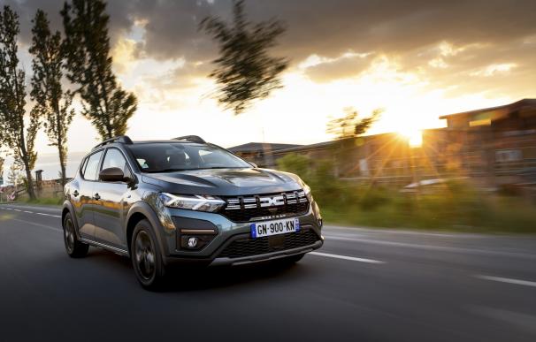 Toyota lidera las ventas en España y el Dacia Sandero desbanca al Seat Arona en el primer semestre