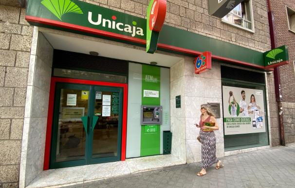 Unicaja rebaja hasta el 6,95% los intereses de sus préstamos por el 'Black Friday'
