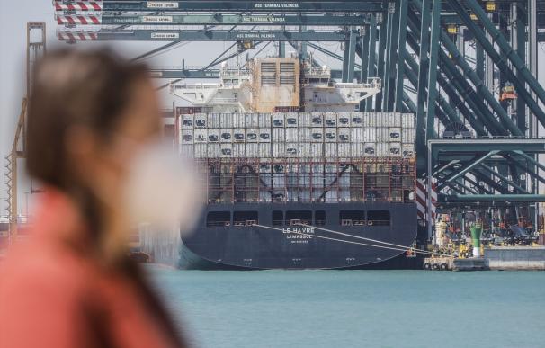 Las gigantes navieras paran el tránsito por Suez por las tensiones en Oriente Próximo