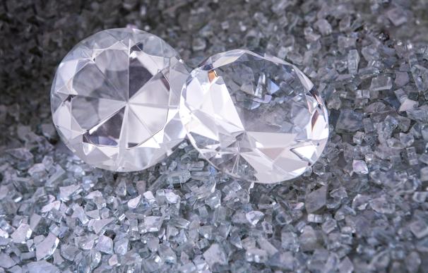 La UE prohíbe importar diamantes rusos dentro del nuevo paquete de sanciones