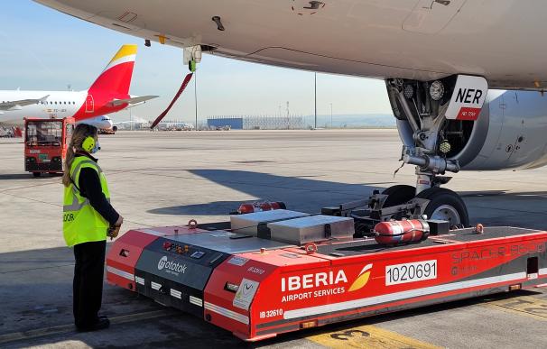 Iberia tiene un día para negociar con los sindicatos y evitar la huelga en Navidad