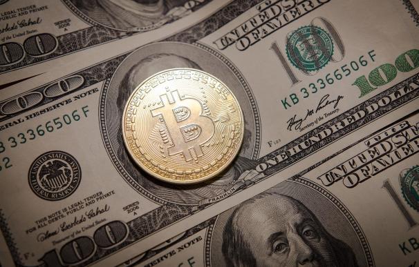El Bitcoin alcanza los 45.000 dólares a la espera de la autorización de su ETF