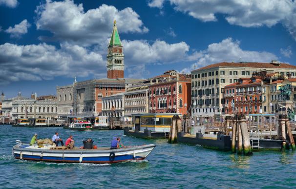 Venecia exige que los grupos de turistas se reduzcan a la mitad y prohíbe los altavoces