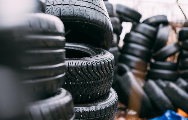 La CNMC busca dinamizar el mercado de neumáticos y regular sus residuos