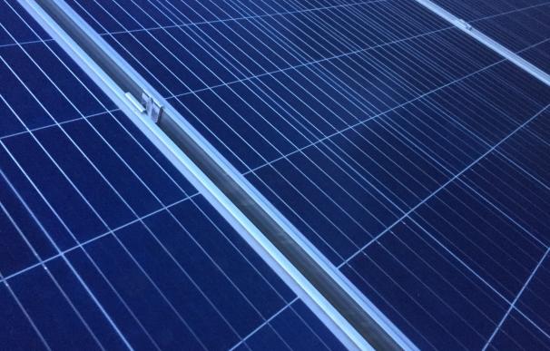 Acciona Energía termina su primera planta híbrida eólica y solar en Cuenca