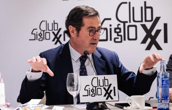 El presidente de la CEOE, Antonio Garamendi participa en un almuerzo-coloquio del Club Siglo XXI
