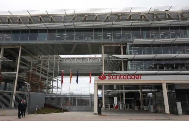 El Constitucional confirma la multa a Santander por irregularidades de Popular