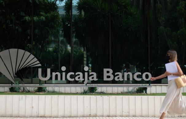 Unicaja ofrece un 4% TAE y hasta 250 euros al domiciliar la nómina en su oficina